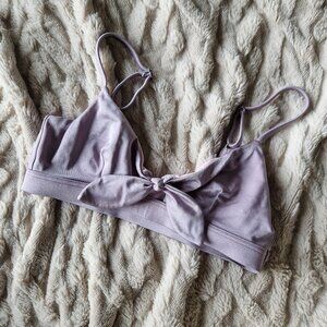 Billabong bikini top purple metallic. So sizing but i guess its S.